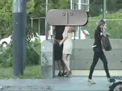 Hot milf isabella benzi în jos şi masturbates.