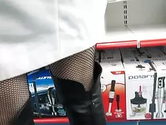 Ea vrea să-şi radă pizda păros