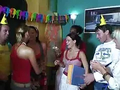 Teen hinata threesome se termină în o creampie asiatice