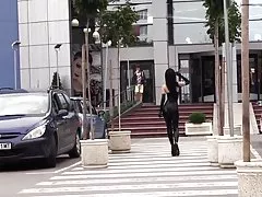 Dennis javrelor nadia în colivia de aur