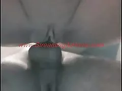 Gagica tanara casey chiru dracu pe canapea