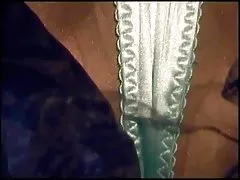 Rei în alb şi negru benzi a da un tip excitat